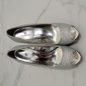 Women 9 sparkly silver  high hills